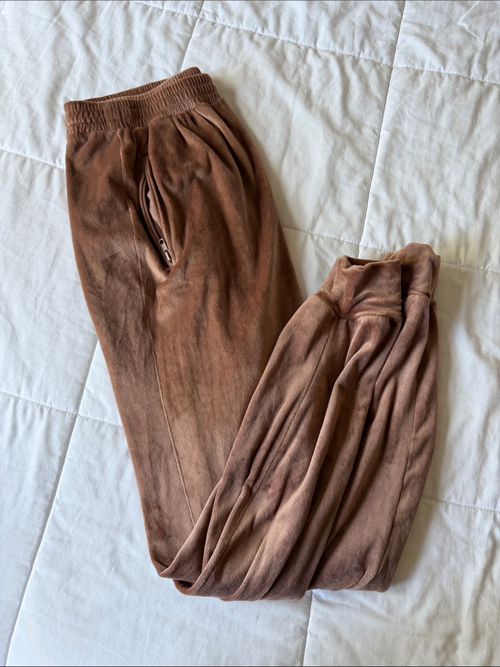 SKIMS Cozy Velvet Jogger Pants in Warm Brown